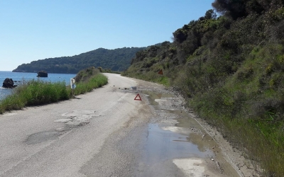 Παραλιακός δρόμος Πόρου - Σκάλας σε κατάσταση SOS!