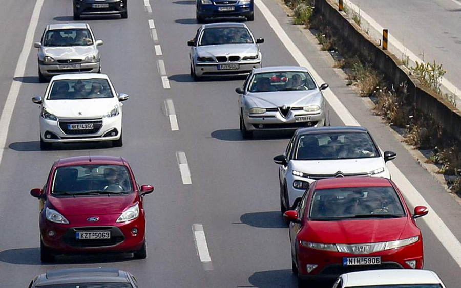 Αλλαγές στα τέλη ταξινόμησης των αυτοκινήτων: Ερχονται εκπτώσεις στα υβριδικά