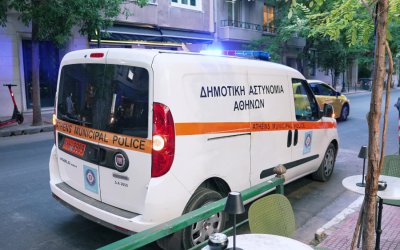 Σε προσωρινό σφράγισμα καταστημάτων που καταπατούν δημόσιο χώρο προχωρά ο Δήμος Αθηναίων