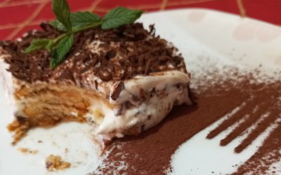 Τιραμισού απολαυστικό και Light από την Σία Λαδά