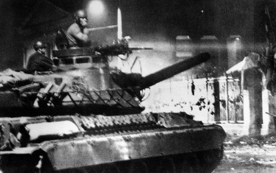 Πολυτεχνείο: Τα έξι καρέ του Αριστοτέλη Σαρρηκώστα που "αιχμαλώτισαν" τη χούντα