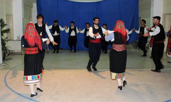 Η βραδιά παραδοσιακών χορών από τον Πολιτιστικό  Σύλλογο Πάστρας &#039;&#039;Το Παλιόκαστρο&#039;&#039;