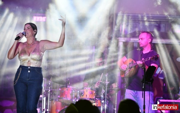 Μια αξέχαστη βραδιά με Χρύσπα και Alcatrash στις Κεραμειές – Πλήθος κόσμου γέμισε τον προαύλιο χώρο