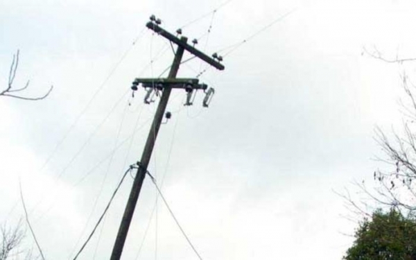 Πεσμένες κολώνες, κομμένα σύρματα και πολύωρες διακοπές ρεύματος στην Κεφαλονιά