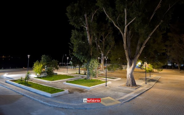 Φωταγωγήθηκε το αλσύλλιο στο "Κλειστό" - Το Αργοστόλι αλλάζει