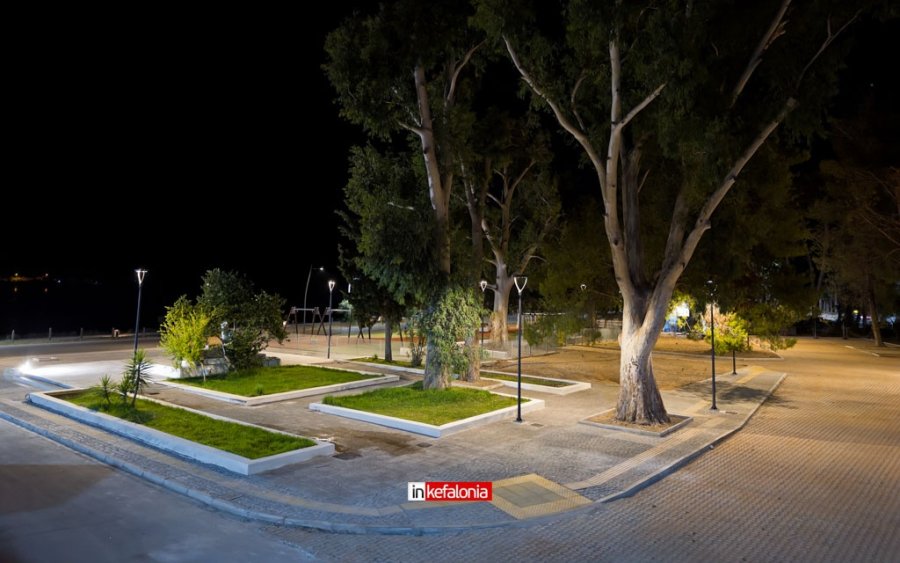 Φωταγωγήθηκε το αλσύλλιο στο "Κλειστό" - Το Αργοστόλι αλλάζει