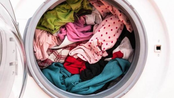8 λάθη που κάνεις και καταστρέφεις τα ρούχα σου. Εσύ τα κάνεις;
