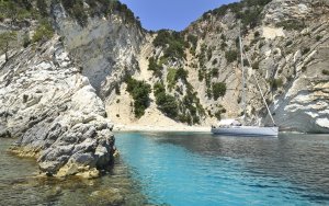Άτοκος: Τέλος η καθολική απαγόρευση, παραμένει το «μπλόκο» στα ημερόπλοια – Στανίτσας στον COSMOS 96,5