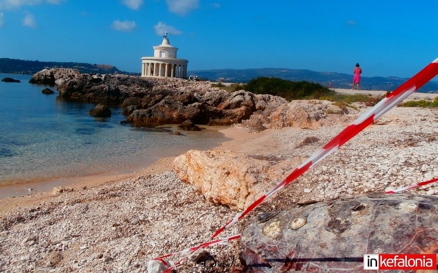 Νεκρή χελώνα στο Φανάρι