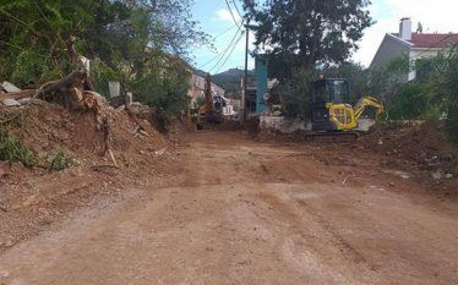 Αρ. Μπατιστάτος: Ο κεντρικός δρόμος της Άσσου σταδιακά απελευθερώνεται (εικόνα)