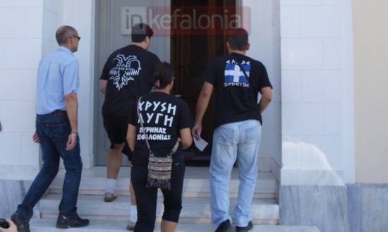 Με… σφραγίδες και υπογραφές! – Αίτημα της Χρυσής Αυγής στον Δήμο για το άγαλμα Μεταξά