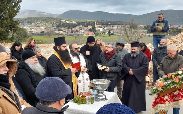 Ομαλά: Η εορτή του Αγίου Παρθενίου και ο αγιασμός και η θεμελίωση της ομώνυμης εκκλησίας στα Φραγκάτα (εικόνες)
