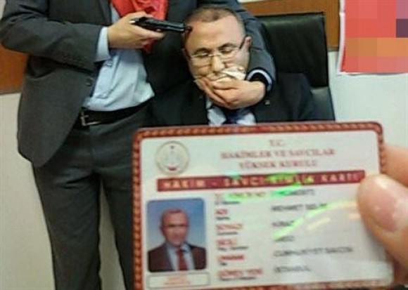 Τουρκία: Με αίμα έληξε η επιχείρηση απελευθέρωσης του εισαγγελέα