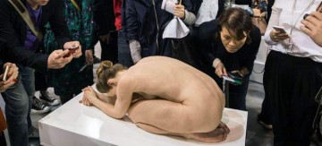 Εκπληκτικό: Η γυμνή γυναίκα που θαύμασαν όλοι στο Χονγκ Κονγκ - Αλήθεια ή υψηλή τέχνη; [εικόνες]