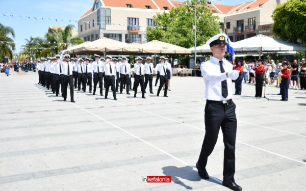Με περηφάνια και συγκίνηση η παρέλαση της 21ης Μαΐου στο Αργοστόλι