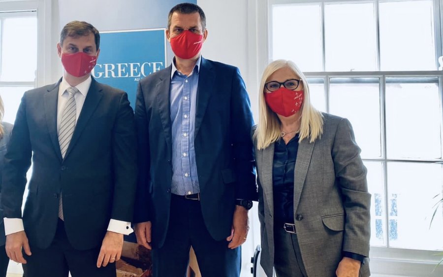 Ο Υπ. Τουρισμού Χάρης Θεοχάρης από το Ηνωμένο Βασίλειο: «Σύντομα στην "πράσινη" λίστα η Ελλάδα»