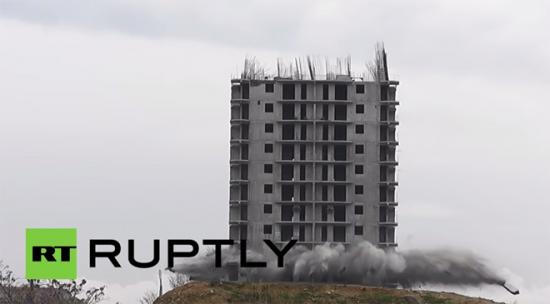 Δείτε τί έγινε όταν η κατεδάφιση κτιρίου δεν πήγε όπως θα 'θελαν! (video)