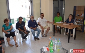 Διαμαρτυρία των ψαράδων της Παλικής στη Βουλευτή - Δεν τους αφήνουν να επισκευάζουν τα σκάφη τους (VIDEO)