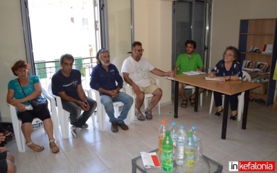 Διαμαρτυρία των ψαράδων της Παλικής στη Βουλευτή - Δεν τους αφήνουν να επισκευάζουν τα σκάφη τους (VIDEO)