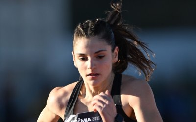 Η 16χρονη Αποστολία Αντωνάτου «έσπασε τα χρονόμετρα» με 7.33 και έγραψε ιστορία στον κλειστό στίβο!