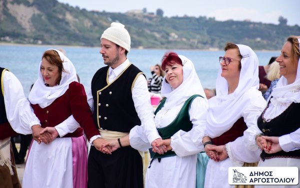 Παραδοσιακό γλέντι στον Κατελειό την Κυριακή των Βαΐων – Χορός, μουσική και γεύσεις από την Κεφαλονιά
