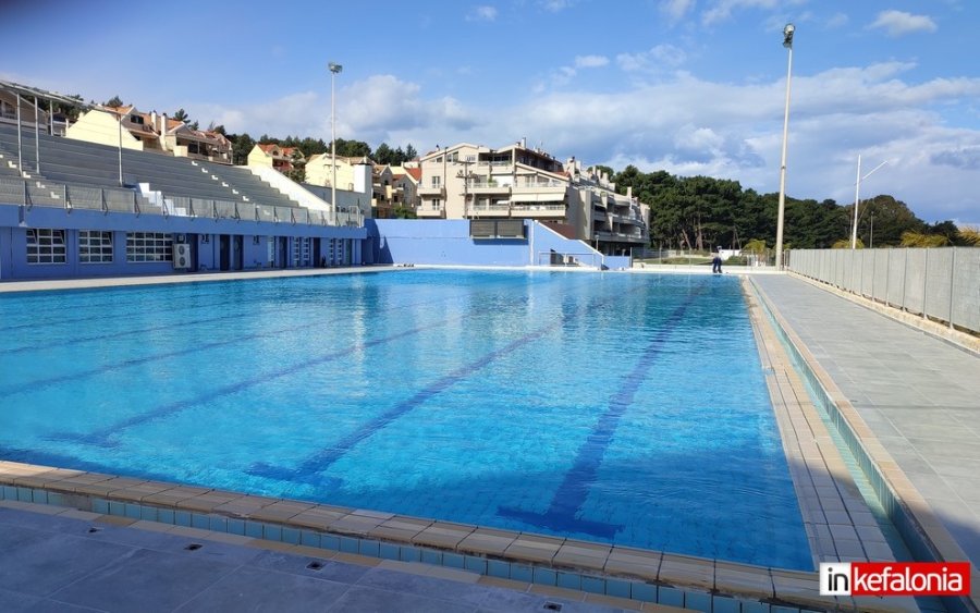 Γέμισε με νερό η πισίνα του Δημοτικού Κολυμβητηρίου Αργοστολίου (εικόνες)