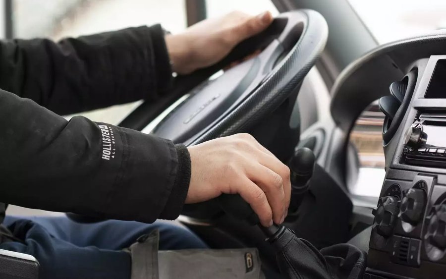 Ζητείται οδηγός Β' κατηγορίας