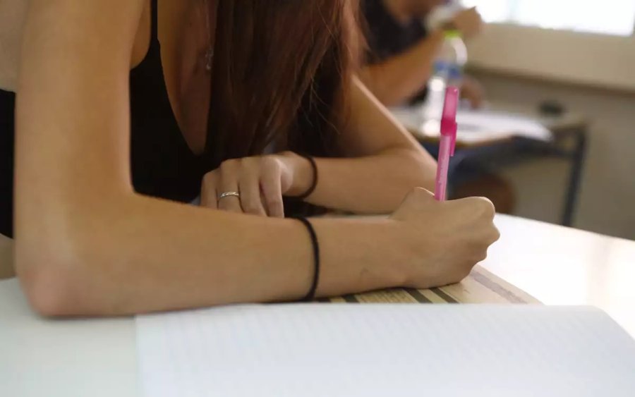 Πιερρακάκης: 10.700 οι αποβολές για κινητά στα σχολεία – Πότε θα εφαρμοστεί ο νόμος για τους αιώνιους φοιτητές