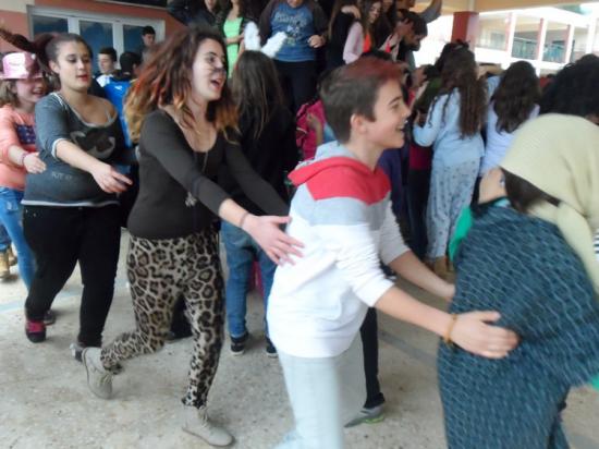 Χόρεψαν στους… ρυθμούς των «ρίχτερ» τα παιδιά του 1ου Γυμνασίου!