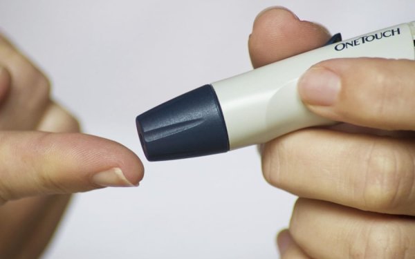 Διαβήτης: Θύελλα αντιδράσεων για την κατάργηση αποζημίωσης ταινιών μέτρησης γλυκόζης σε ασθενείς με αντλία