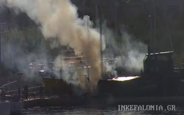 Φωτιά στη Μαρίνα Αργοστολίου