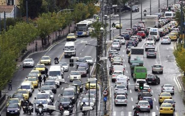 Αυτός είναι ο νέος ΚΟΚ -Τι αλλάζει σε παραβάσεις, πρόστιμα, κατάθεση πινακίδων, ταξί και γουρούνες