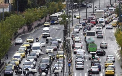 Αυτός είναι ο νέος ΚΟΚ -Τι αλλάζει σε παραβάσεις, πρόστιμα, κατάθεση πινακίδων, ταξί και γουρούνες