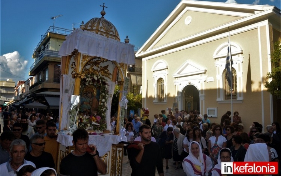 Επέστρεψε στην βάση της η Παναγία Δραπανιώτισσα (εικόνες +video)