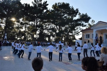 Παραστασιάδα 2016 στο Δημοτικό Σχολείο των Τουλιάτων (εικόνες)