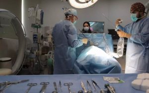 Επιτυχημένη η πρώτη μεταμόσχευση καρδιάς από χοίρο σε άνθρωπο