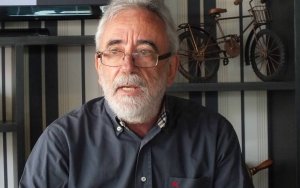 Ο Αλέκος Καλαφάτης στον COSMOS 96,5 : "Το νέο μου βιβλίο δεν είναι κομματικό.."