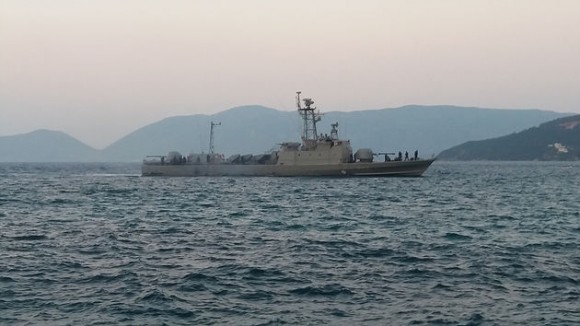 Το πλοίο του Π.Ν. &quot;Σημαιοφόρος Καβαλούδης&quot; στο λιμάνι της Σάμης
