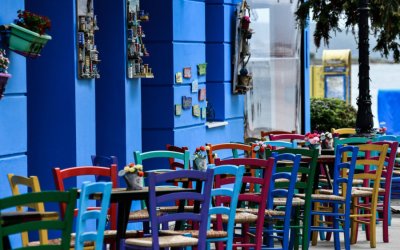 Χωρίς άδεια το 50% των καταστημάτων που βγάζουν έξω τραπέζια – Αλλάζουν οι κανόνες