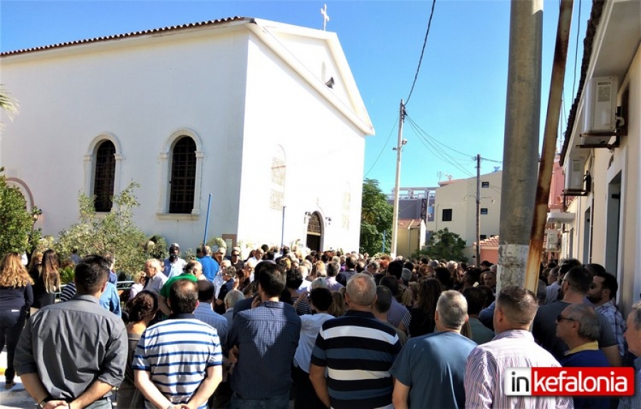 Πλήθος κόσμου αποχαιρέτησε την Μαρία Σκλαβουνάκη