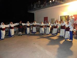 Πολύ κέφι και χορός στην Αγία Ειρήνη στο πανηγύρι του Αρακλιου
