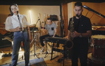 Ο "δικός μας" Φοίβος Μποζάς συμμετέχει στην επανεκτέλεση τραγουδιού του Πασχάλη Τερζή (VIDEO)