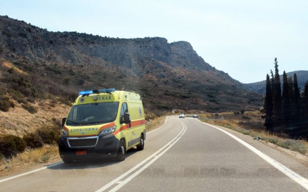 Μυτιλήνη: Θρήνος για τους δύο έφηβους που σκοτώθηκαν σε τροχαίο - Προσέκρουσαν σε κολώνα φωτισμού