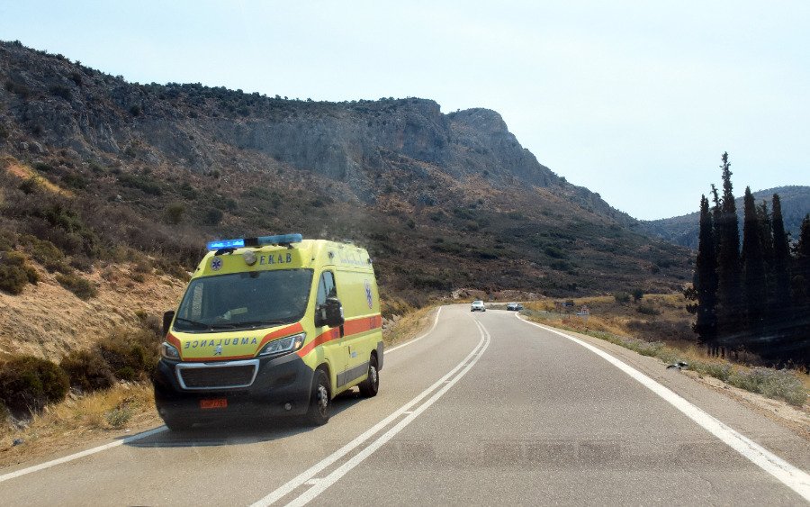 Μυτιλήνη: Θρήνος για τους δύο έφηβους που σκοτώθηκαν σε τροχαίο - Προσέκρουσαν σε κολώνα φωτισμού