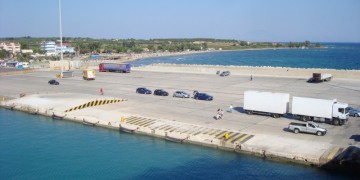 Σύγκρουση φορτηγού πλοίου με αλιευτικό ανοιχτά της Κυλλήνης