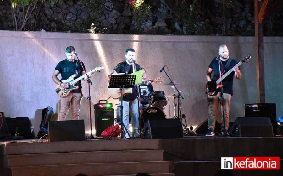 Βλαχάτα: &quot;Δυναμικό&quot; Σαββατόβραδο με τους Sonus Replica The Band! (εικόνες/video)