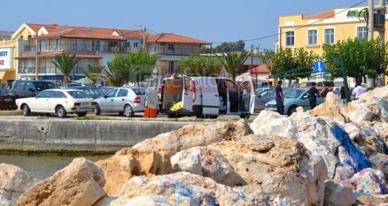 Νεκρή νεαρή ληξουριώτισα - Βρέθηκε σφηνωμένη στα βράχια του λιμανιού του Ληξουρίου (ανανεωμένο)
