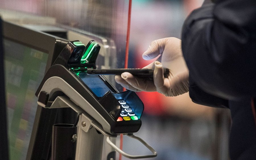 E-αποδείξεις: Έρχονται πιο ισχυρά κίνητρα για πληρωμές με κάρτα και νέα φορολοταρία