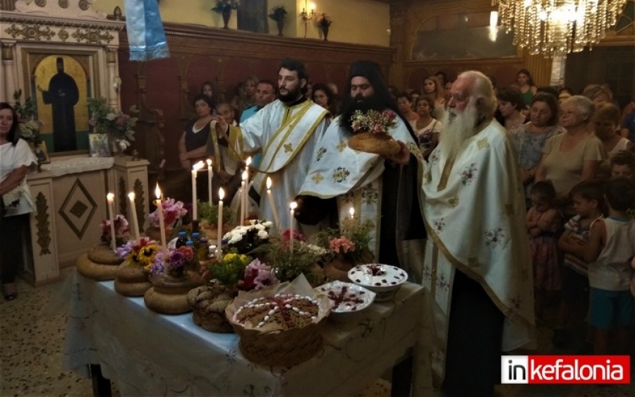 Γιορτάζουν τα Βλαχάτα! Ο Μέγας Εσπερινός στην Αγία Μαρίνα (εικόνες + video)