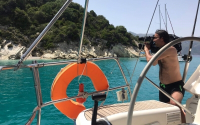 Η κάμερα του &quot;Antena 1&quot; Ρουμανίας, στραμμένη σε μια από τις πολλές φανταστικές παραλίες του Ιονίου, που είναι επισκέψιμες μόνο με πλεούμενο